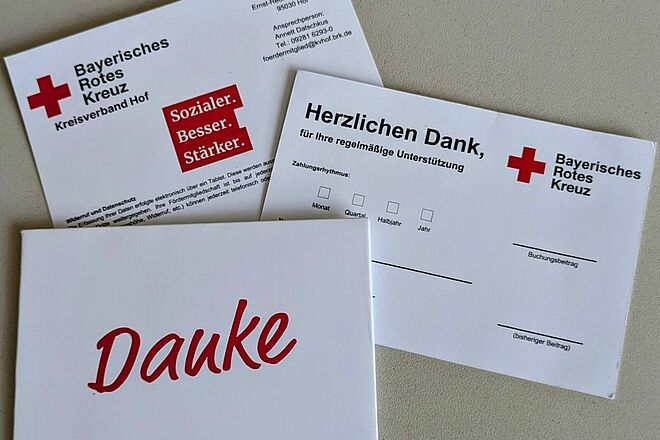Dankekärtchen und Pflasterpäckchen für neue Fördermitglieder