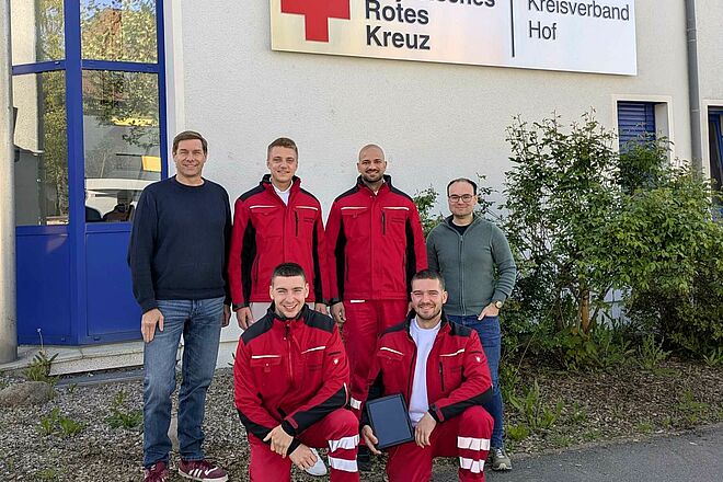 Das Werbeteam zusammen mit dem Kreisgeschäftsführer vor der Geschäftsstelle